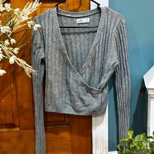 Hollister gray wrap sweater M